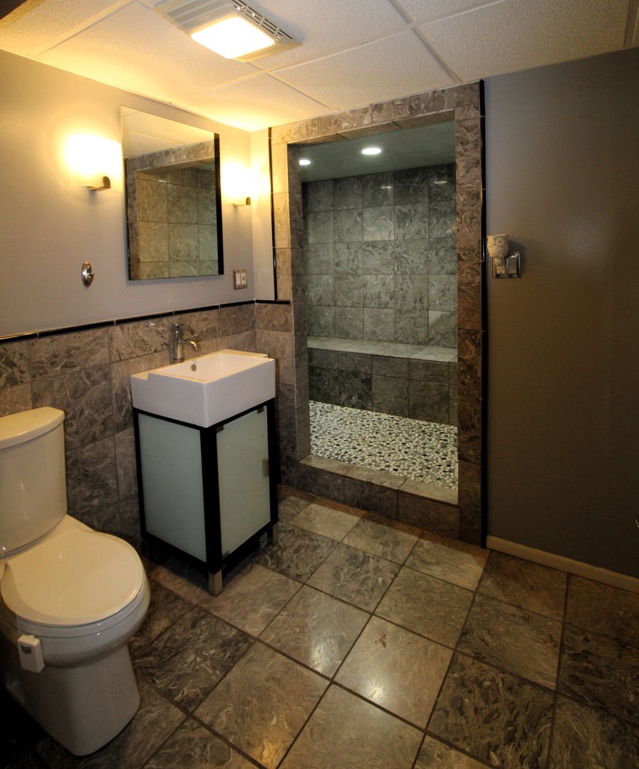 1906 North Green Bay Road Zion, IL 60099 - Photo 13 of 39 Gallery Image 13