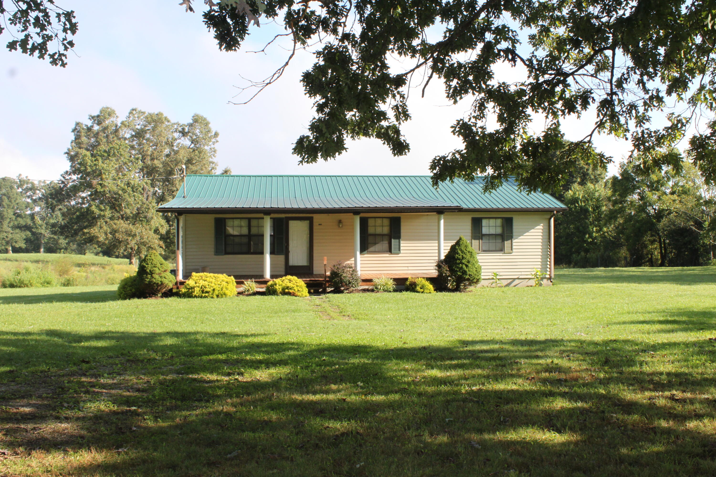 4164 Coopertown Road Oneida, TN 37841 - Photo 2 of 19 IMG_9628