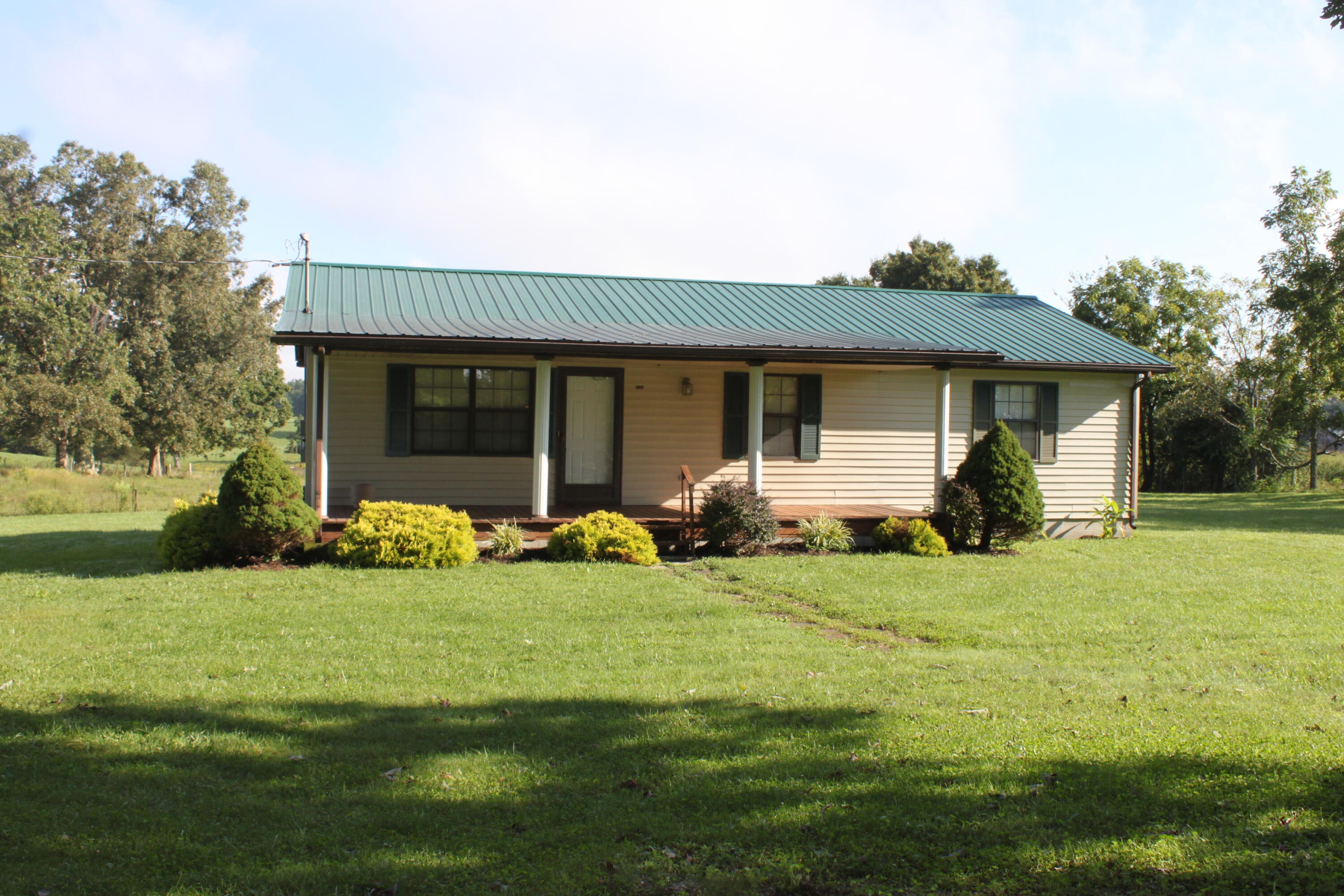 4164 Coopertown Road Oneida, TN 37841 - Photo 4 of 19 IMG_9643