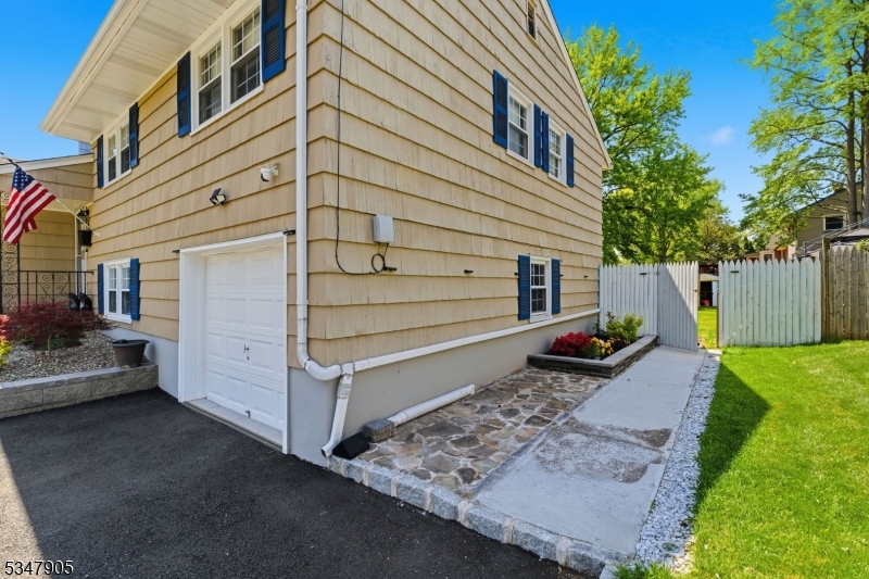 205 New Dover Road Woodbridge, NJ 07067 - Photo 3 of 44