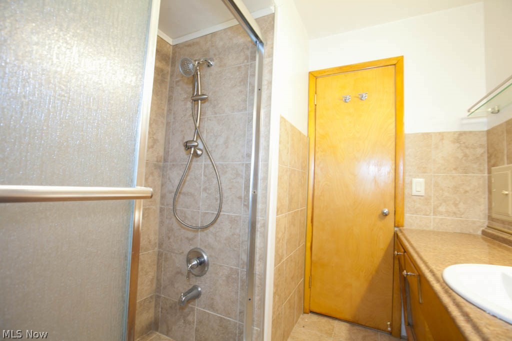 4117 Stonehaven Road Cleveland, OH 44121 - Photo 10 of 34