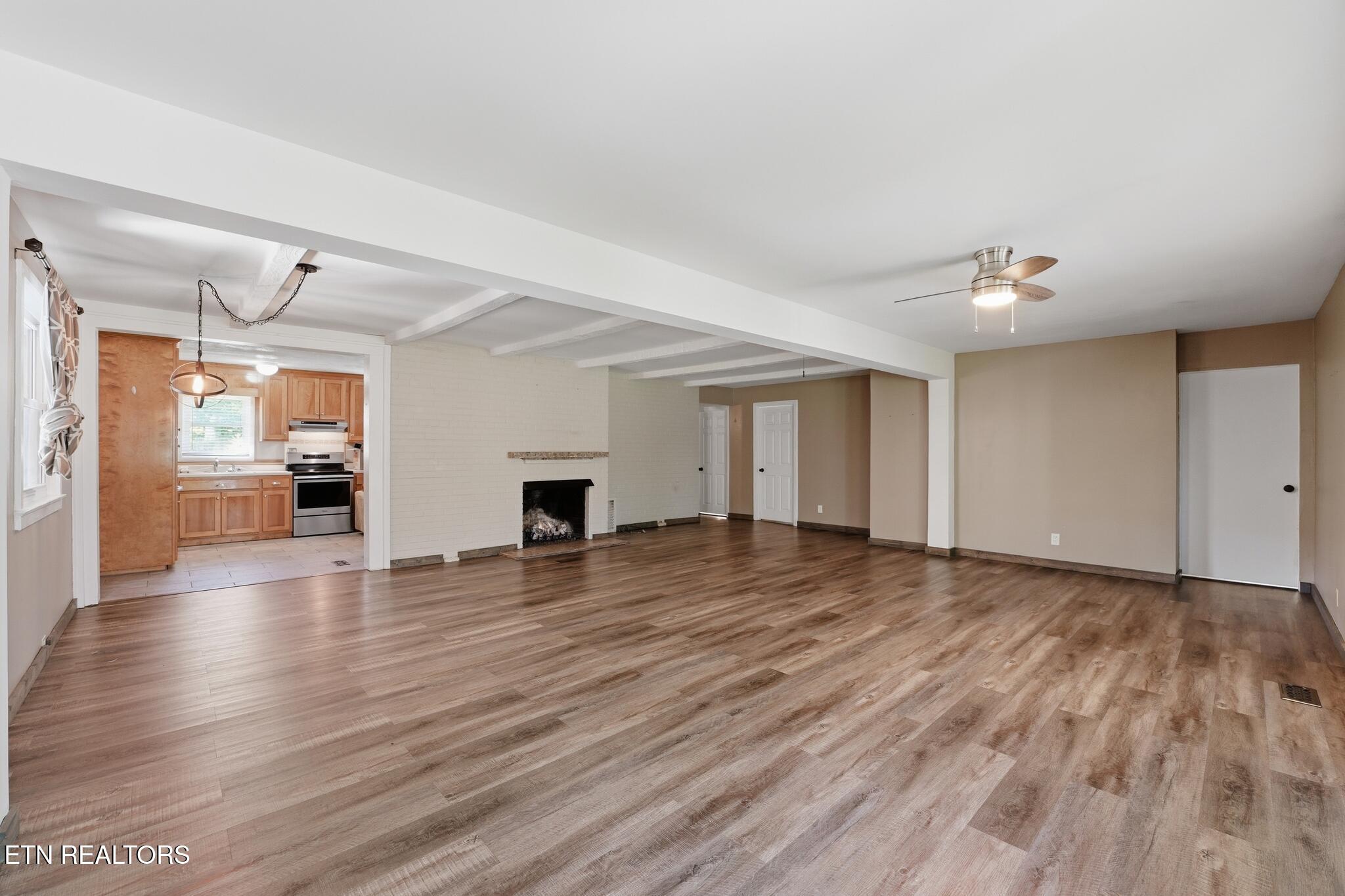 106 Pallas Road Oak Ridge, TN 37830 - Photo 8 of 18 14_106_Pallas_Road-Living_room-2877