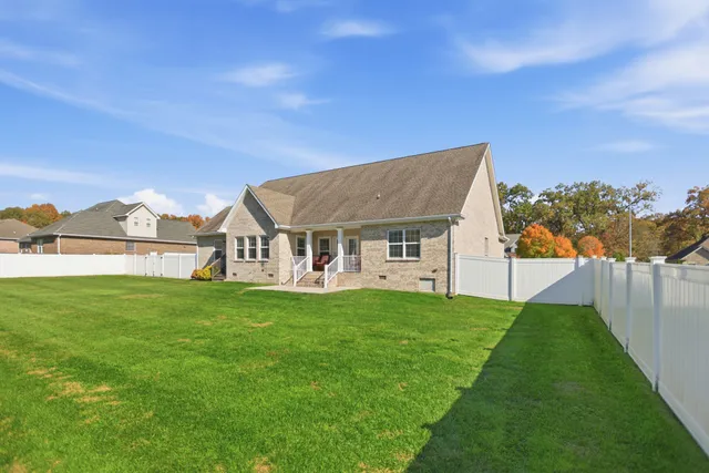 a view of house with garden