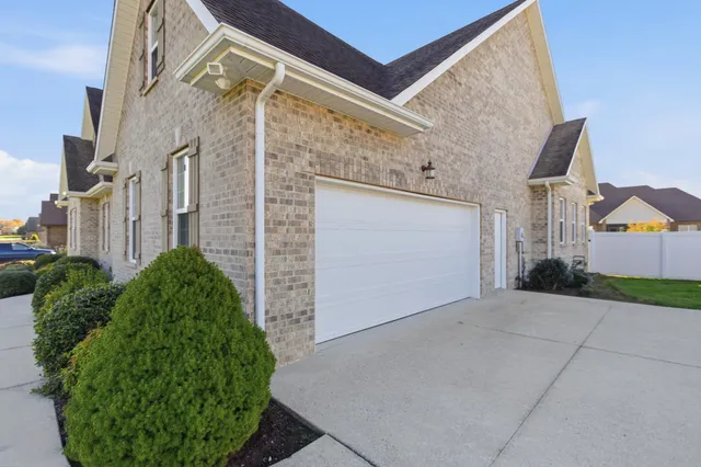 a view of an outdoor space