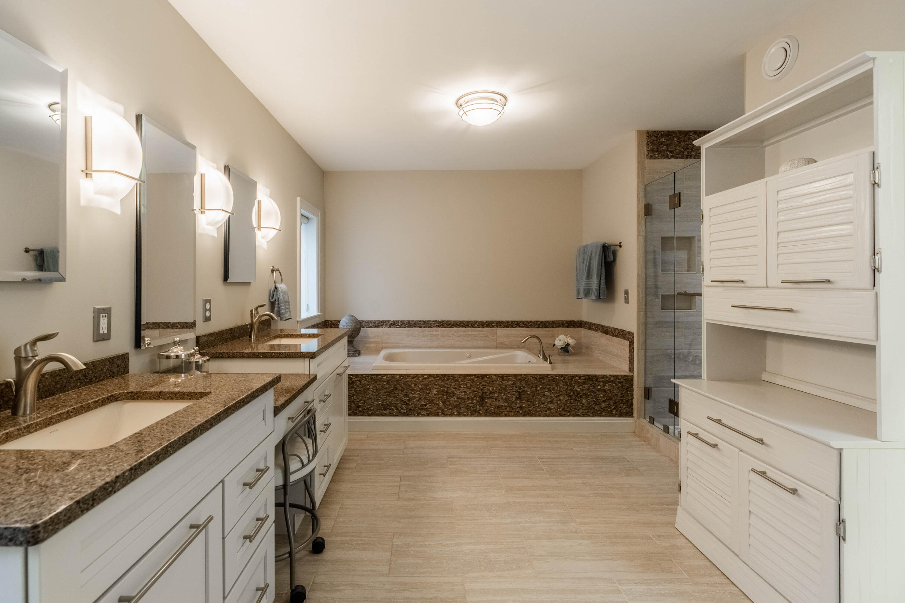 19 Conifer Ridge Cumberland, ME 04110 - Photo 16 of 38 Primary Suite