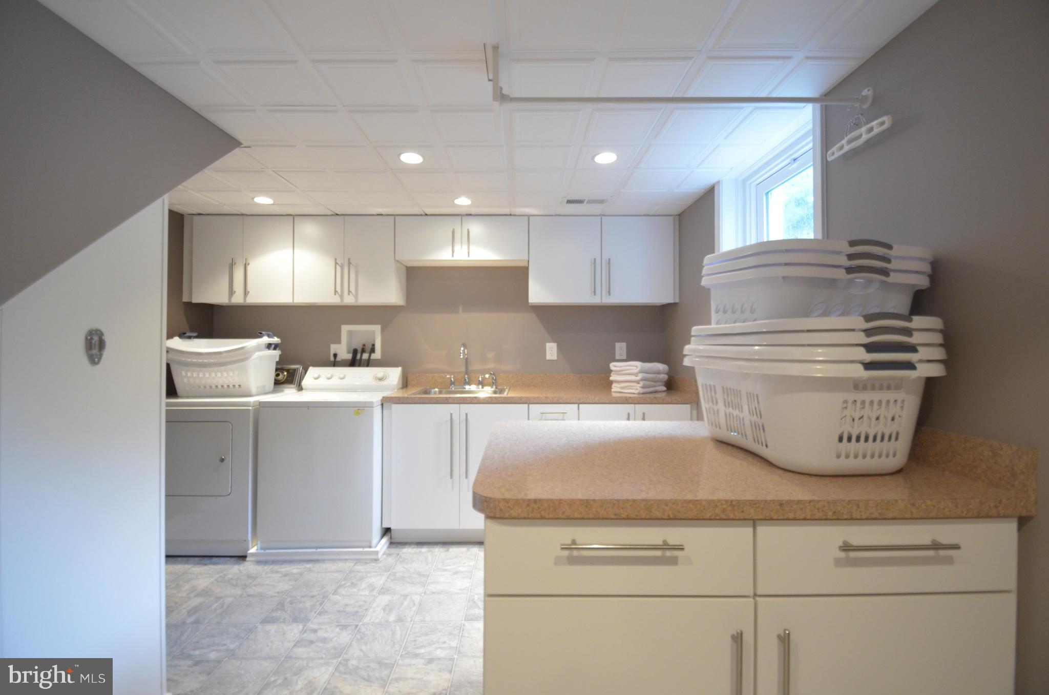 201 North Tyrone Road Baltimore, MD 21212 - Photo 22 of 30 Laundry Room