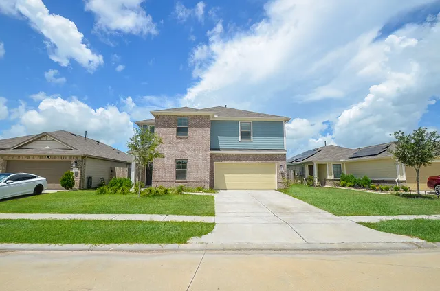 $2,495 | 2511 Shining Spur, Alvin, TX 77511