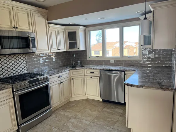 $4,200 | 50 Florence Avenue, Freeport, NY 11520