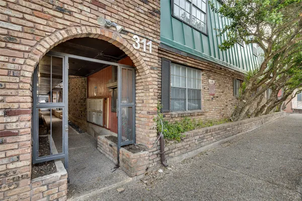 $1,200 | 311 East 31st Street, Unit 208, Austin, TX 78705