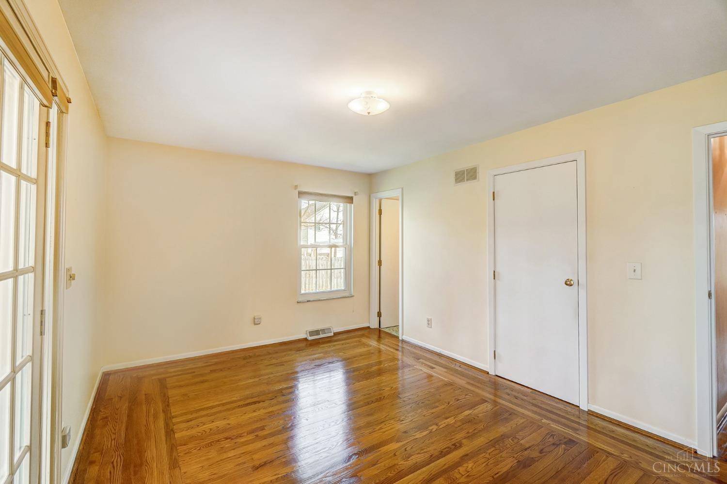 1053 Sutton Road Cincinnati, OH 45230 - Photo 19 of 43