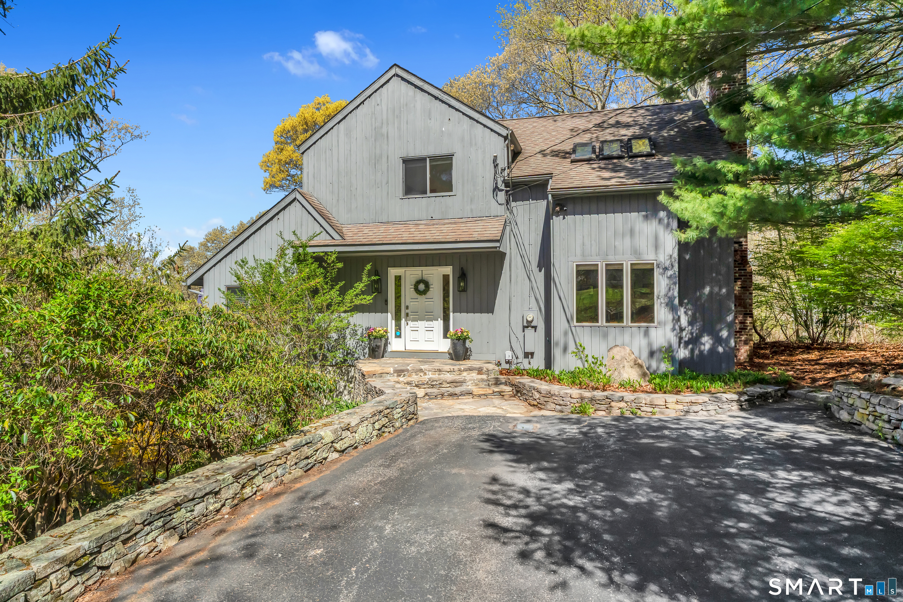 72 Inchcliffe Drive Ledyard, CT 06335 - Photo 2 of 40