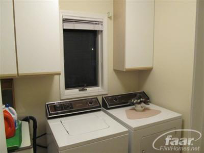 737 East River Road Flushing, MI 48433 - Photo 14 of 22 20267906-13.JPG