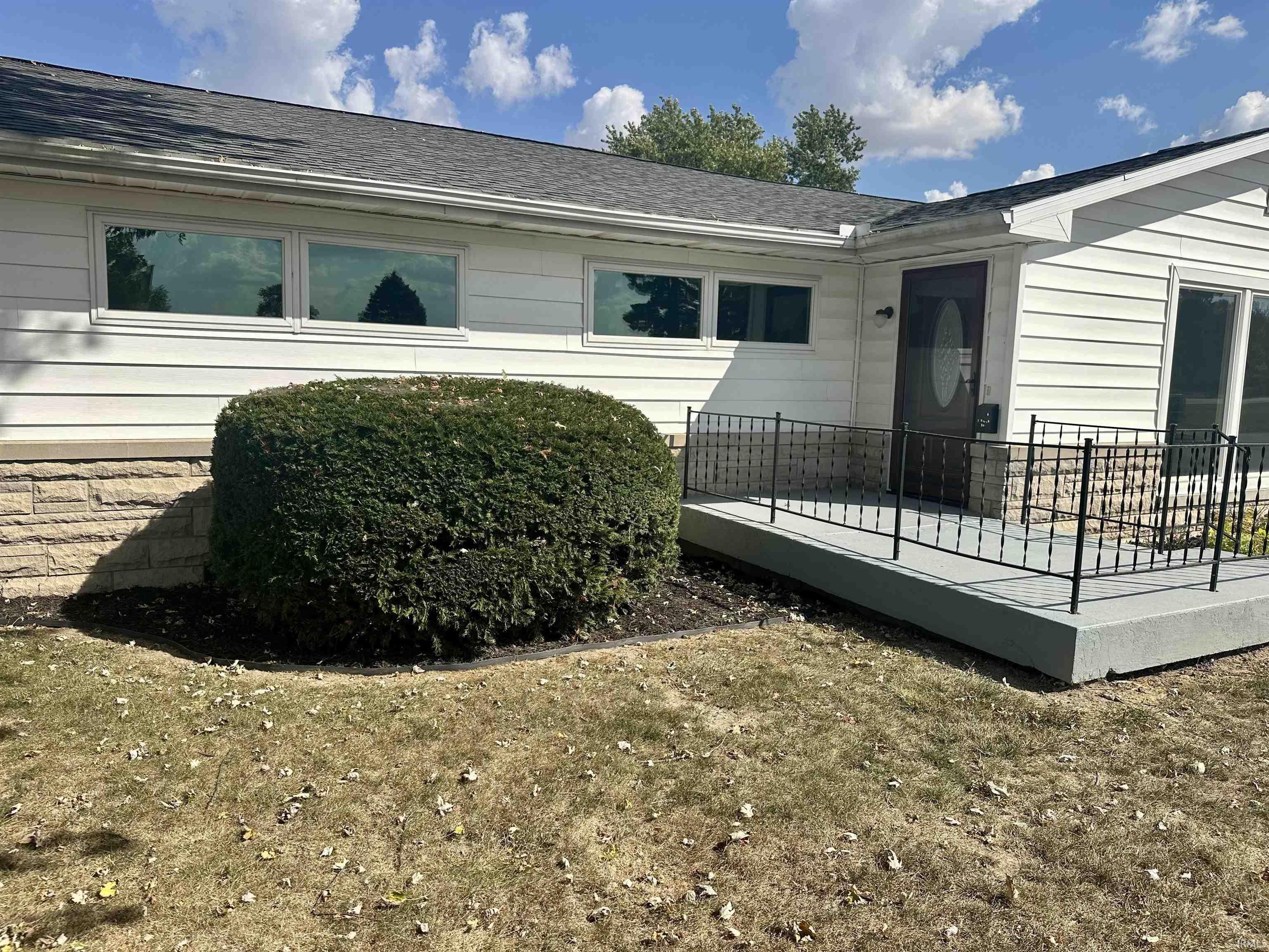 2214 North Wabash Road Marion, IN 46952 - Photo 2 of 29