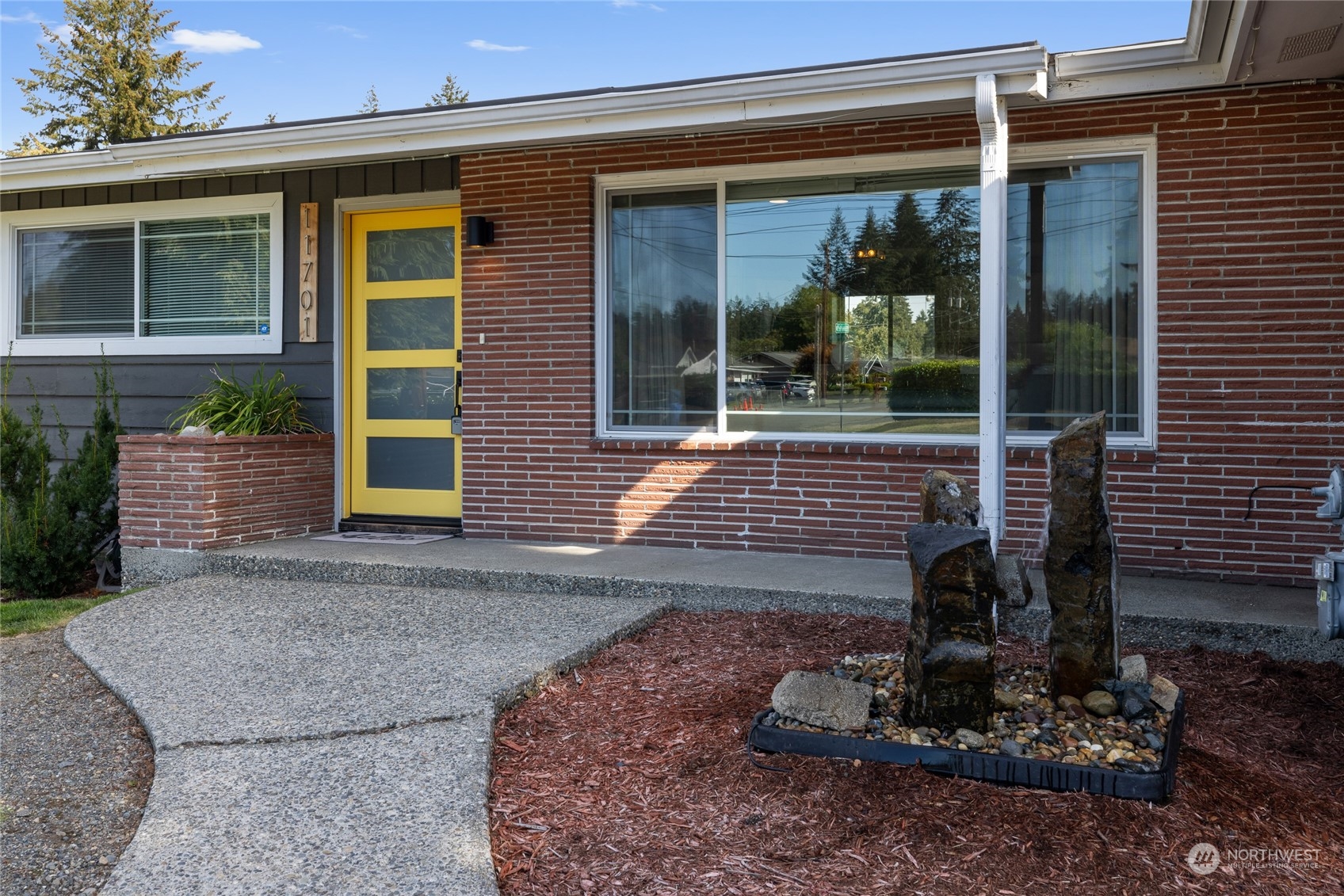11701 Military Road Southwest Lakewood, WA 98498 - Photo 2 of 34 Gallery Image 2