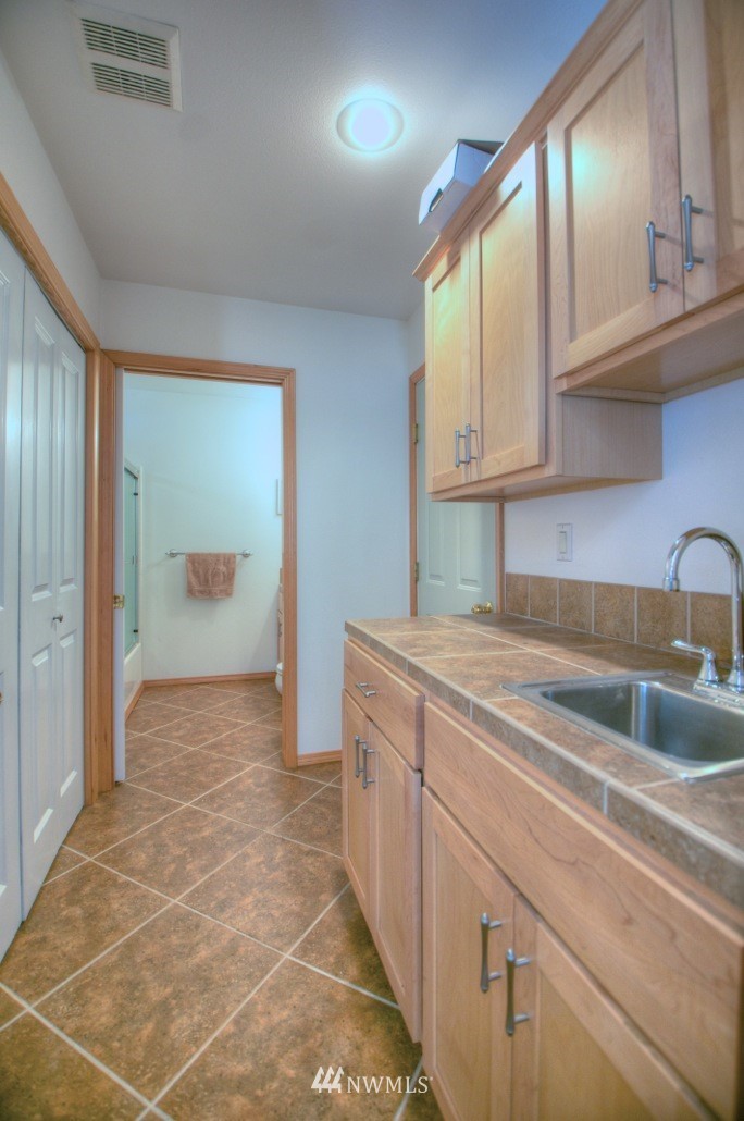7205 Meridian Road Southeast Olympia, WA 98513 - Photo 9 of 25 Gallery Image 9