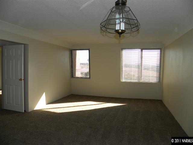 105 Vista Rafael Parkway Reno, NV 89503 - Photo 4 of 8 Photo 4