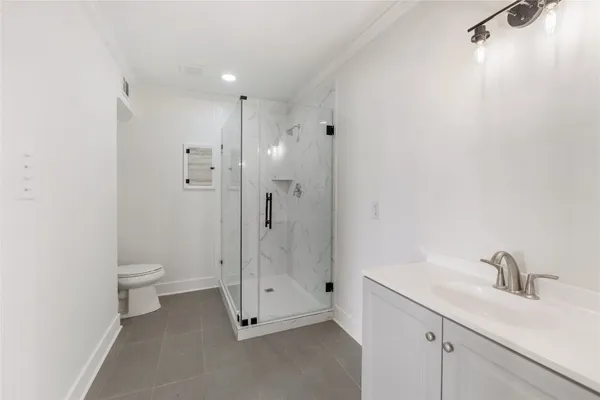 $3,000 | 5 Tiki Circle, Tiki Island, TX 77554