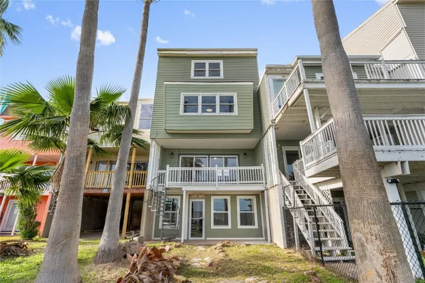 $3,000 | 5 Tiki Circle, Tiki Island, TX 77554