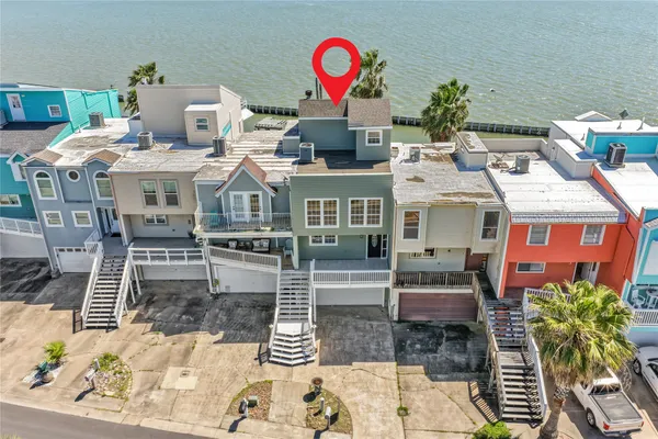 $3,000 | 5 Tiki Circle, Tiki Island, TX 77554