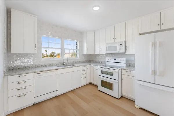 $3,000 | 5 Tiki Circle, Tiki Island, TX 77554