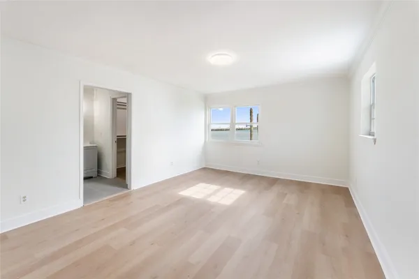 $3,000 | 5 Tiki Circle, Tiki Island, TX 77554