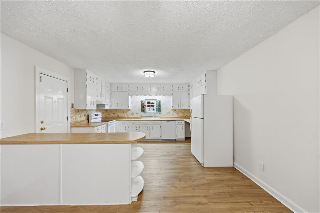 1304 Pine Valley Road Gainesville, GA 30501 - Photo 9 of 30 a view of kitchen with refrigerator stove and oven