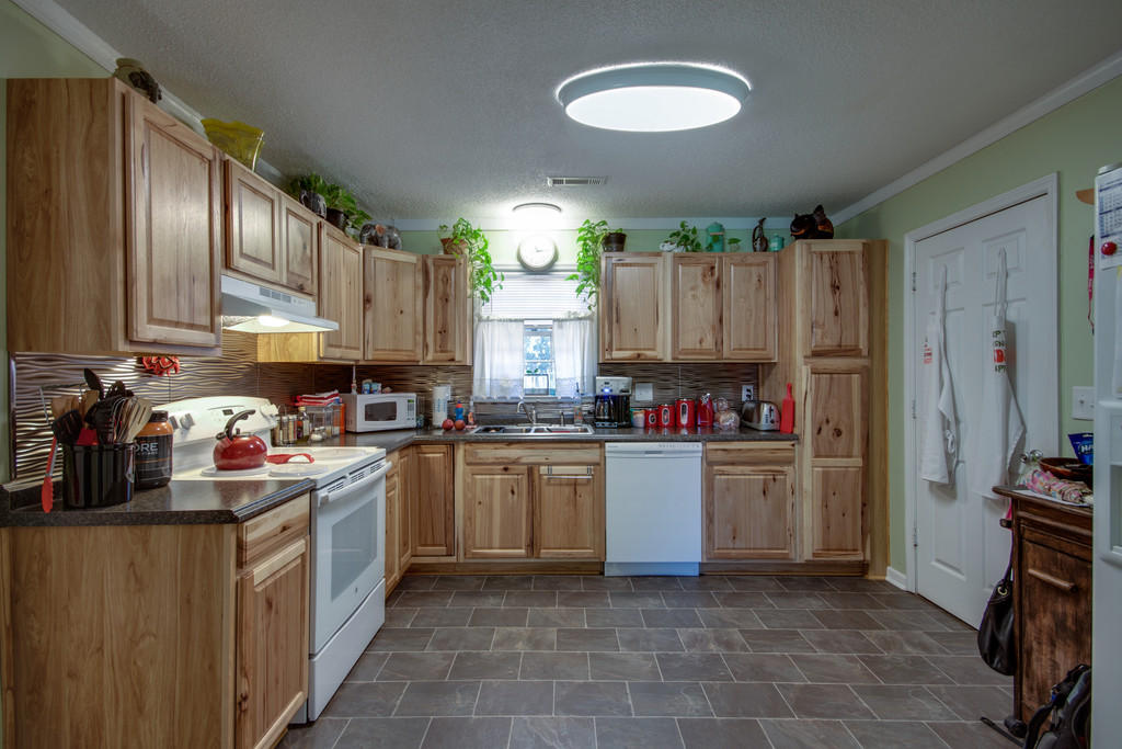 8251 Delhi Road North Charleston, SC 29406 - Photo 8 of 25 ib1601041-1008