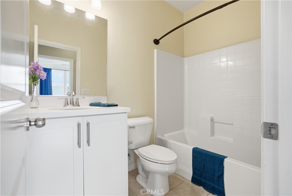 11123 Legion Loop, Unit 101 El Monte, CA 91731 - Photo 25 of 30 Hallway Bath