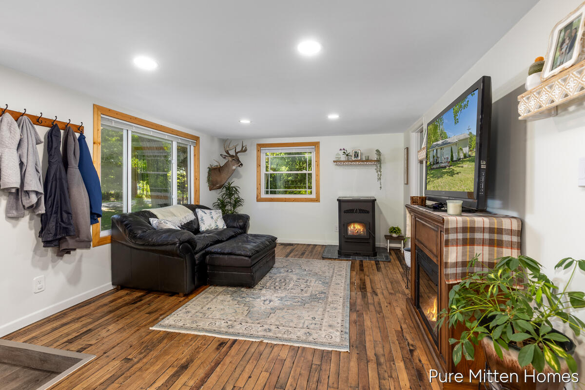5234 Johnson Road Greenville, MI 48838 - Photo 6 of 20 5234-Johnson_006