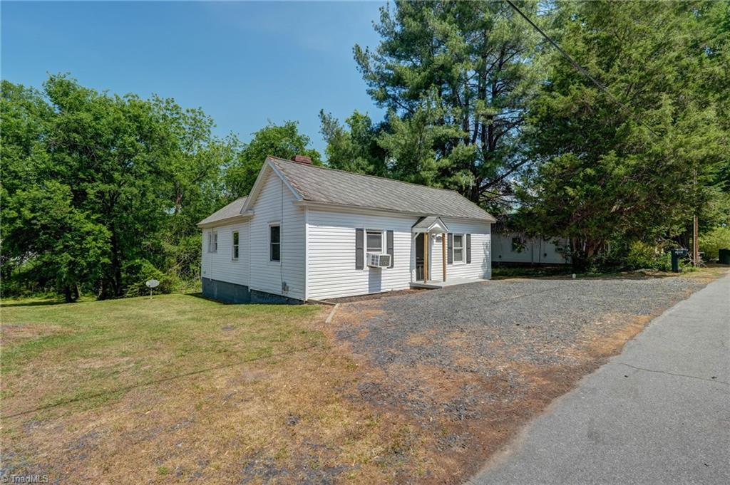 1409 Ridge Avenue Eden, NC 27288 - Photo 3 of 23