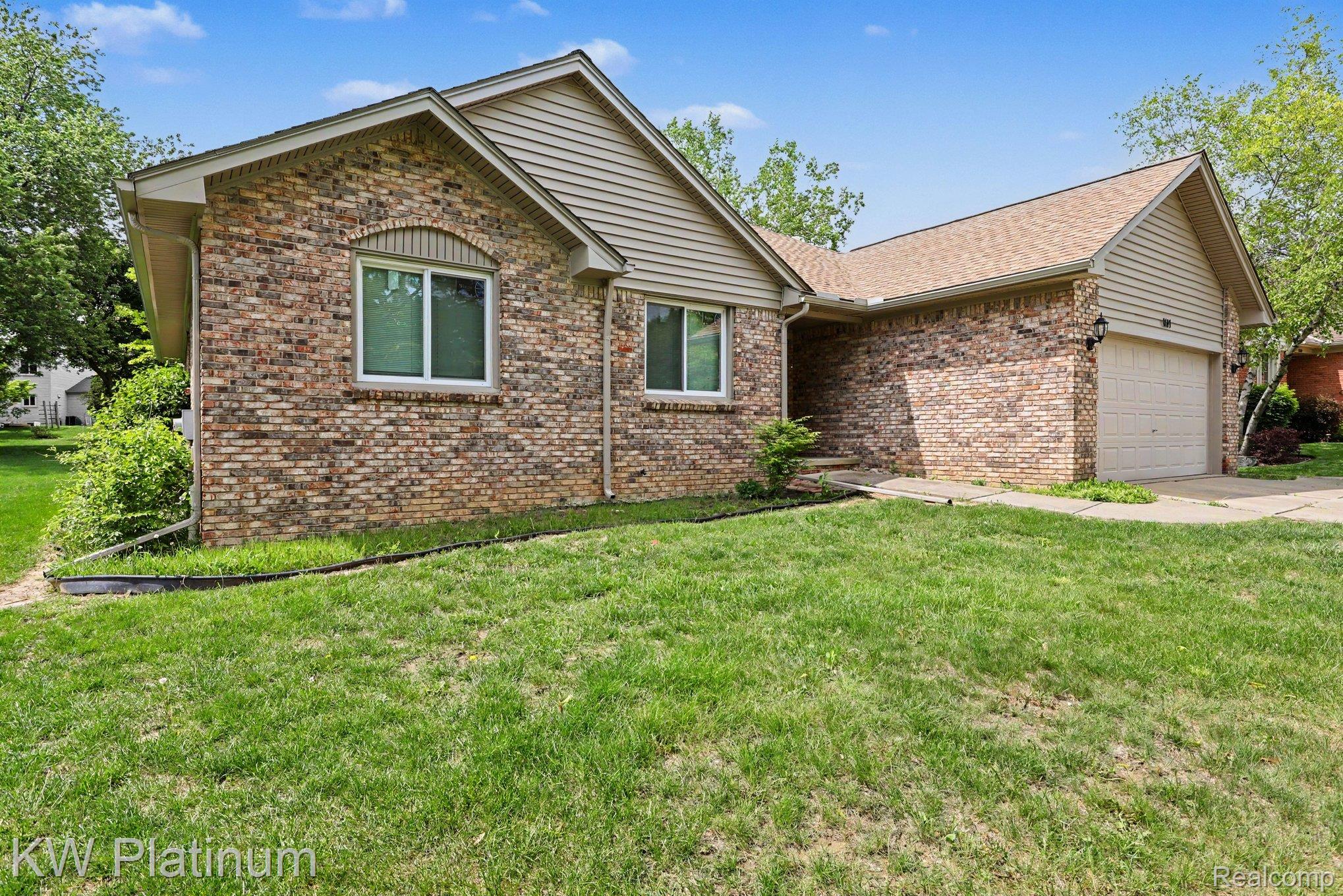 1614 Crestline Lane Rochester, MI 48307 - Photo 3 of 31 004_file_4685.jpg
