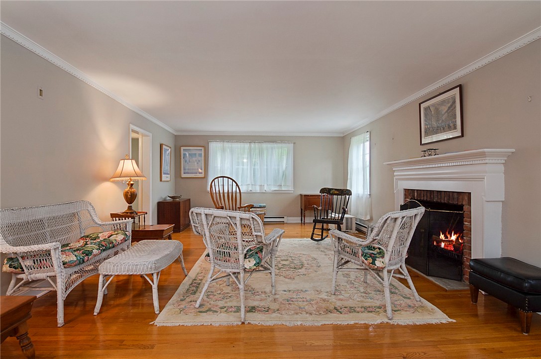 35 Happy Valley Road Westerly, RI 02891 - Photo 3 of 12 Livingroom
