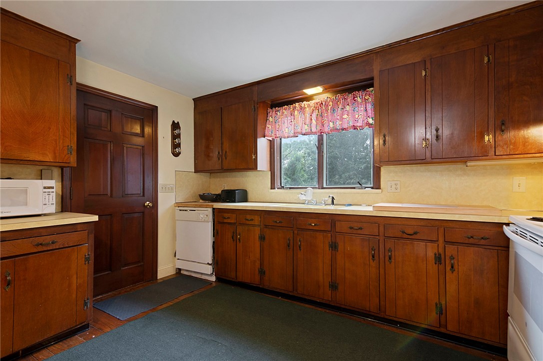 35 Happy Valley Road Westerly, RI 02891 - Photo 8 of 12
