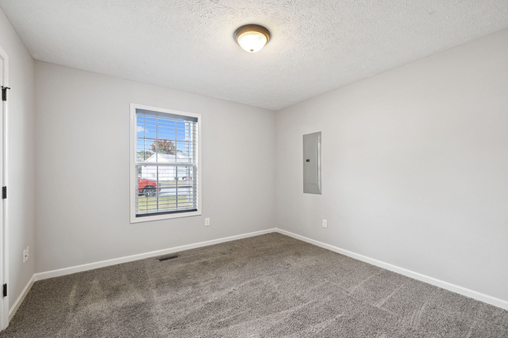 538 Indian Springs Circle Manchester, TN 37355 - Photo 27 of 59 an empty room with a window