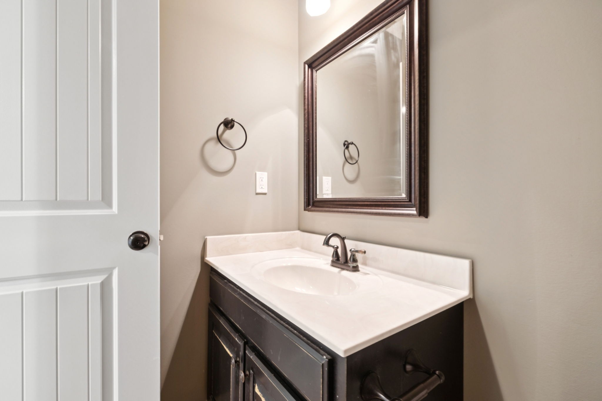 538 Indian Springs Circle Manchester, TN 37355 - Photo 34 of 59 a bathroom with a sink vanity and a mirror