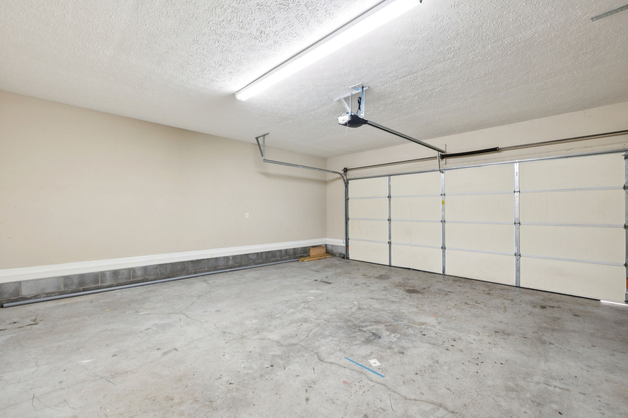 538 Indian Springs Circle Manchester, TN 37355 - Photo 37 of 59 a view of a garage