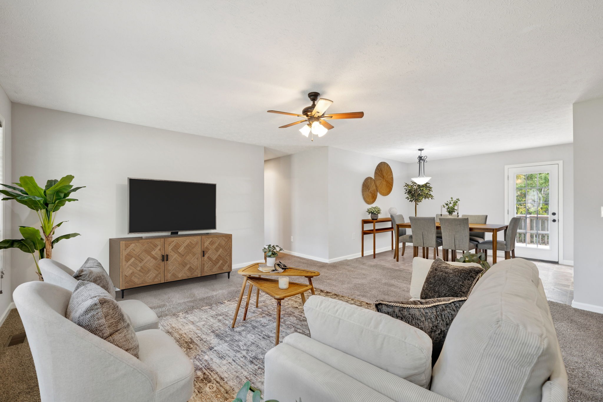 538 Indian Springs Circle Manchester, TN 37355 - Photo 4 of 59 a living room with furniture and a flat screen tv