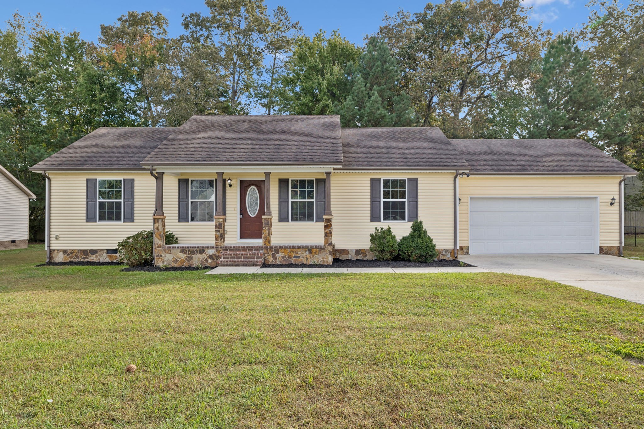 538 Indian Springs Circle Manchester, TN 37355 - Photo 54 of 59 a front view of house with yard and trees in the background
