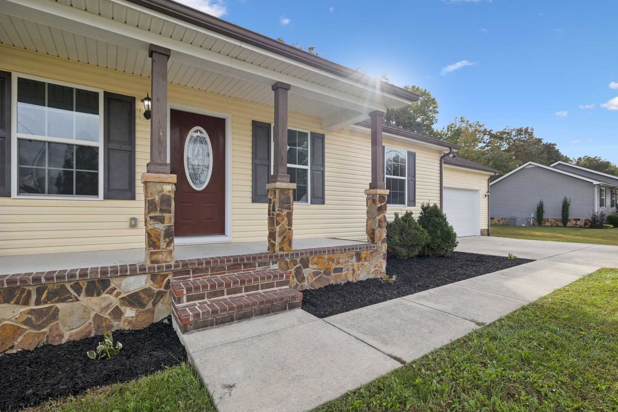 538 Indian Springs Circle Manchester, TN 37355 - Photo 55 of 59 a front view of a house with a yard