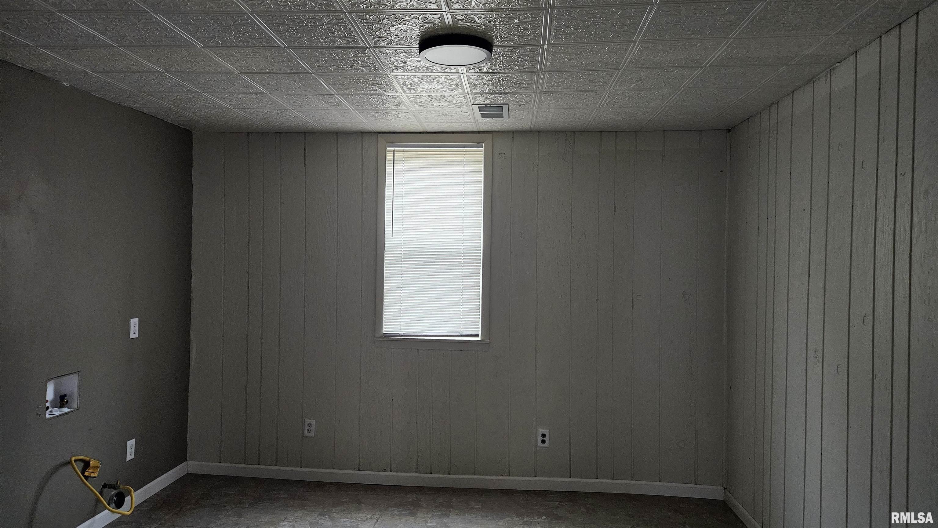 428 North Main Street Lewistown, IL 61542 - Photo 18 of 50