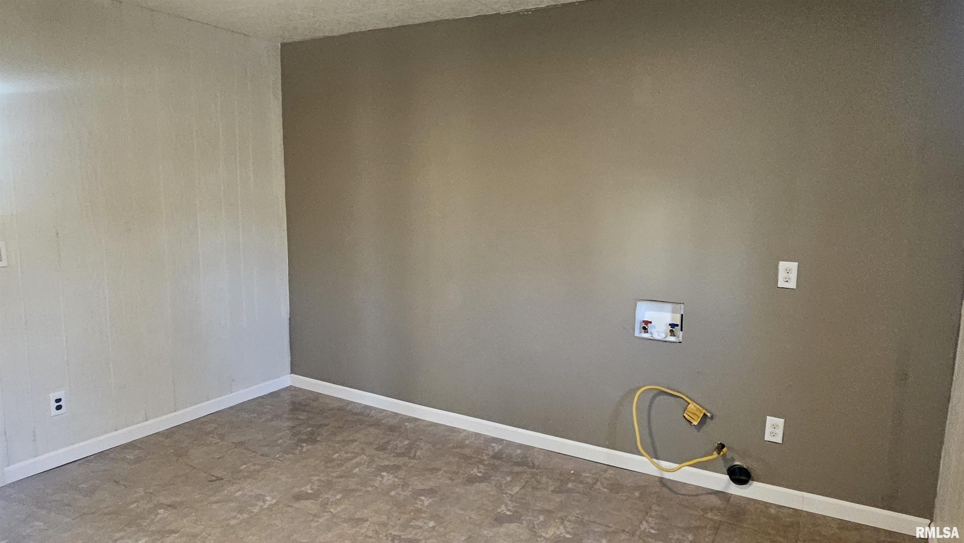 428 North Main Street Lewistown, IL 61542 - Photo 19 of 50