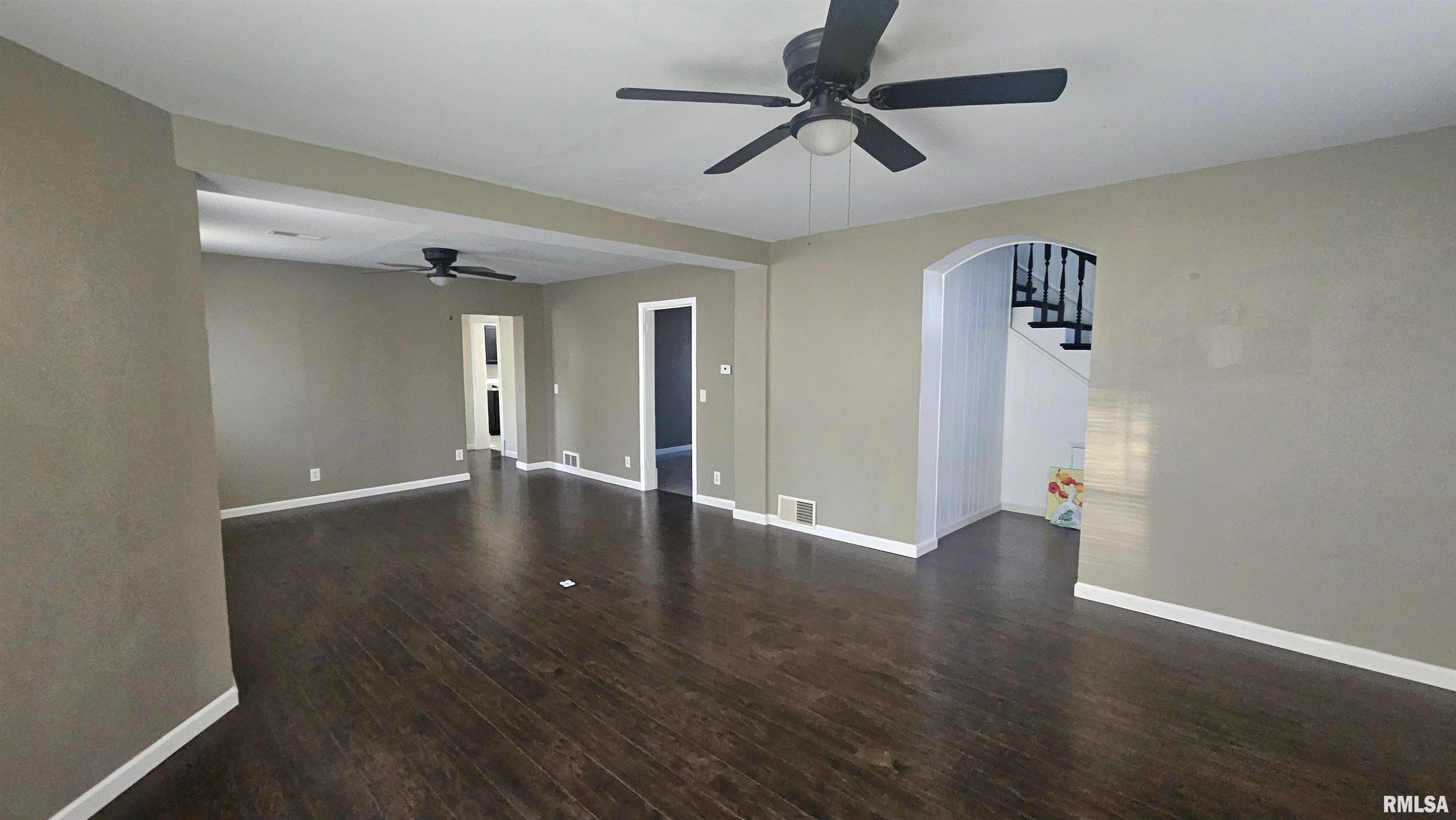 428 North Main Street Lewistown, IL 61542 - Photo 6 of 50