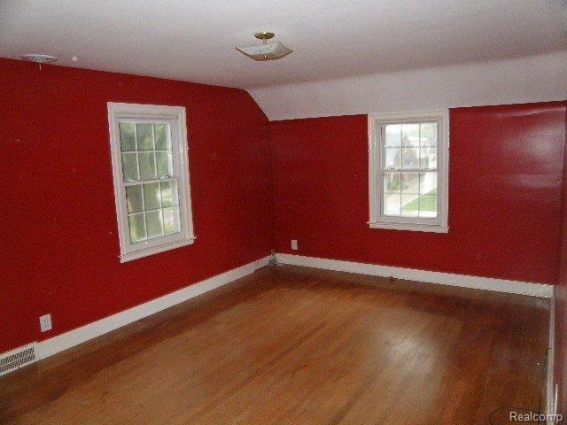 962 Hampton Road Grosse Pointe, MI 48236 - Photo 8 of 12 bedroom 1.JPG