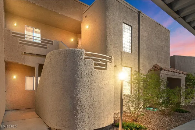 $195,000 | 2191 Bay Club Drive, Unit 204, Laughlin, NV 89029