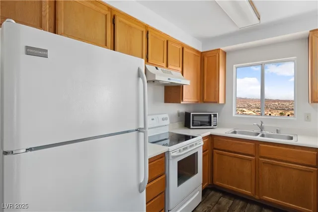 $195,000 | 2191 Bay Club Drive, Unit 204, Laughlin, NV 89029