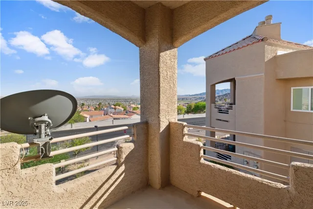 $195,000 | 2191 Bay Club Drive, Unit 204, Laughlin, NV 89029