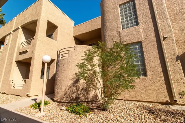 $195,000 | 2191 Bay Club Drive, Unit 204, Laughlin, NV 89029