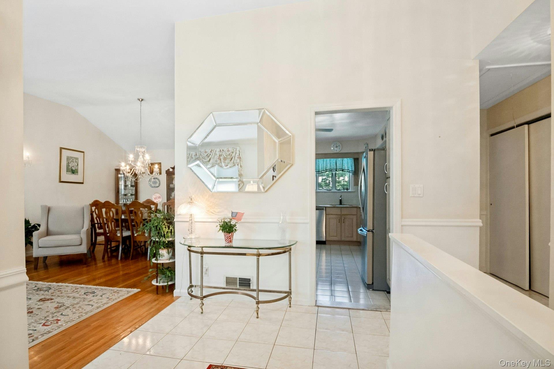 82 Holbrooke Road White Plains, NY 10605 - Photo 4 of 33