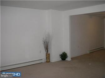 906 Marshall Road Sharon Hill, PA 19079 - Photo 4 of 12 Gallery Image 4
