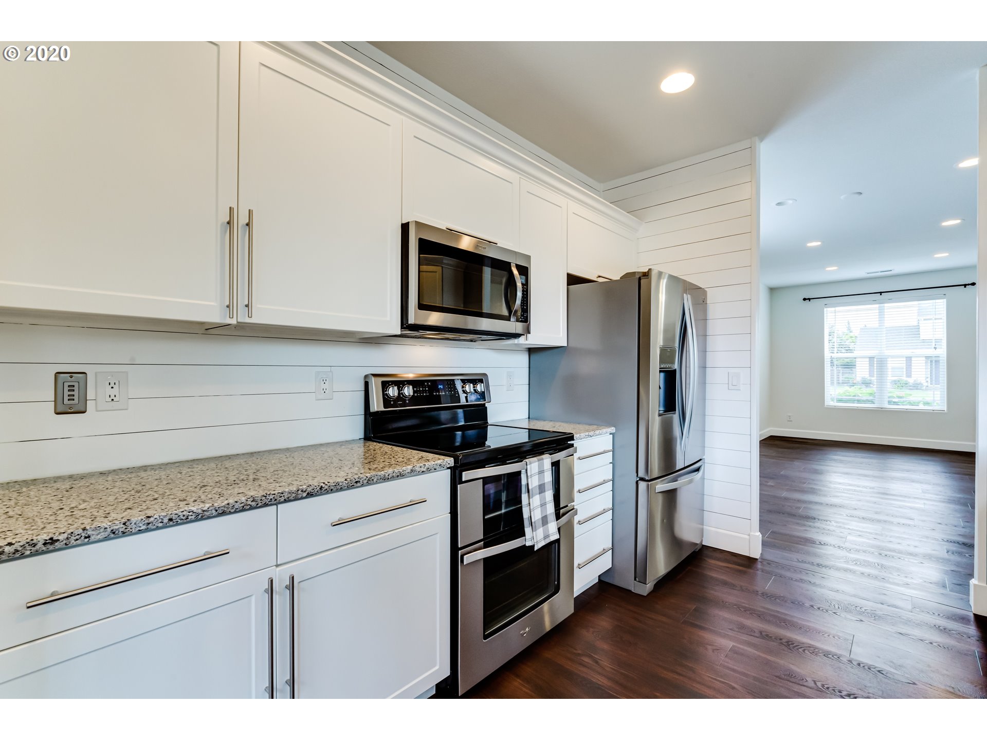 1528 Adelman Loop Eugene, OR 97402 - Photo 14 of 31 Gallery Image 14
